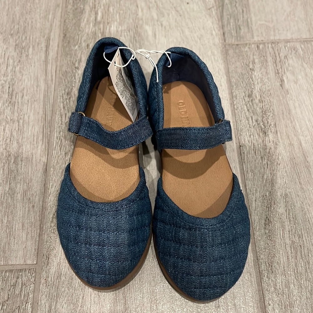 Old navy shoes